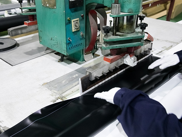 Portability ground curtain